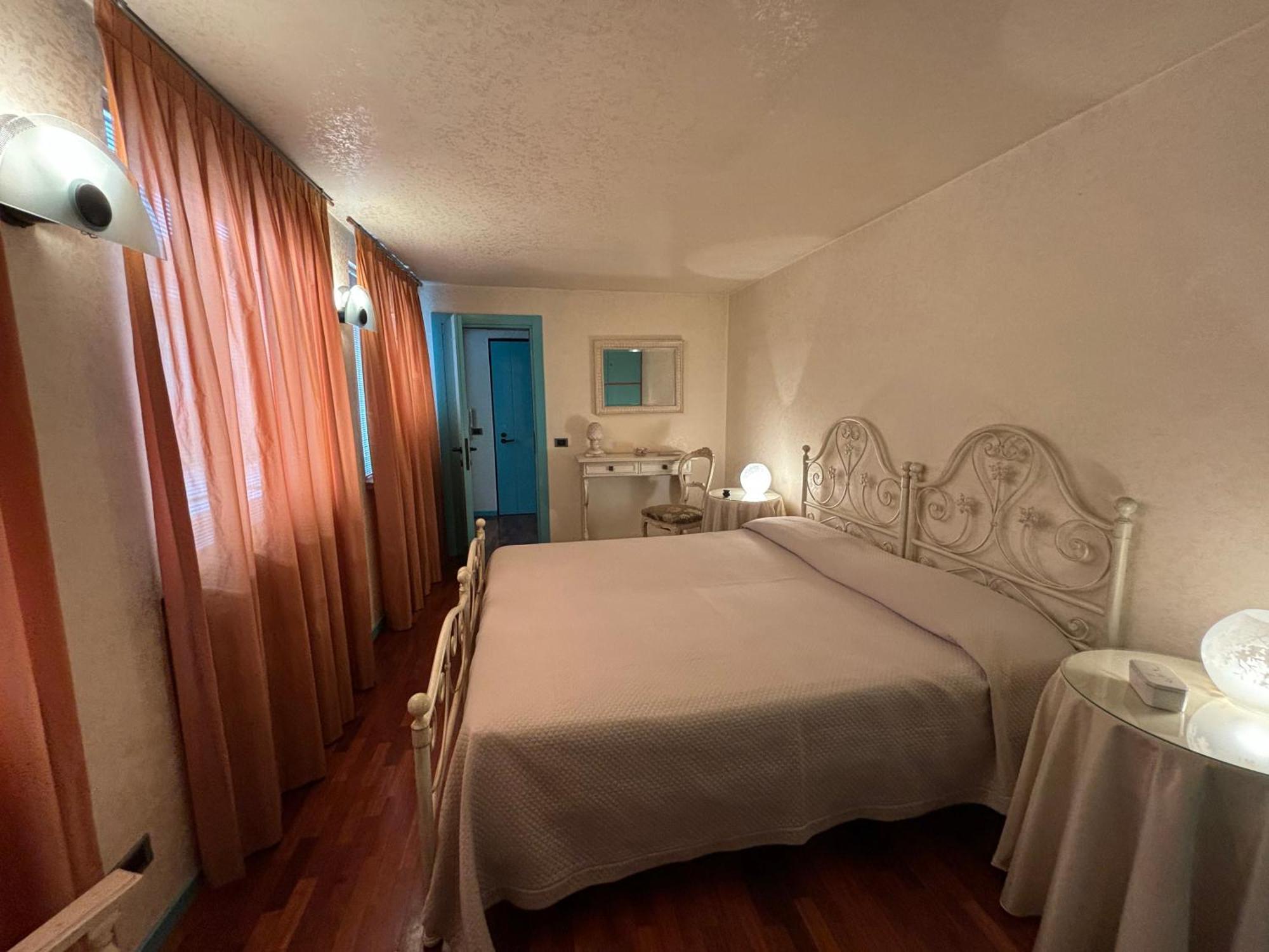 Attico Di Charme Bed & Breakfast Verona Eksteriør bilde